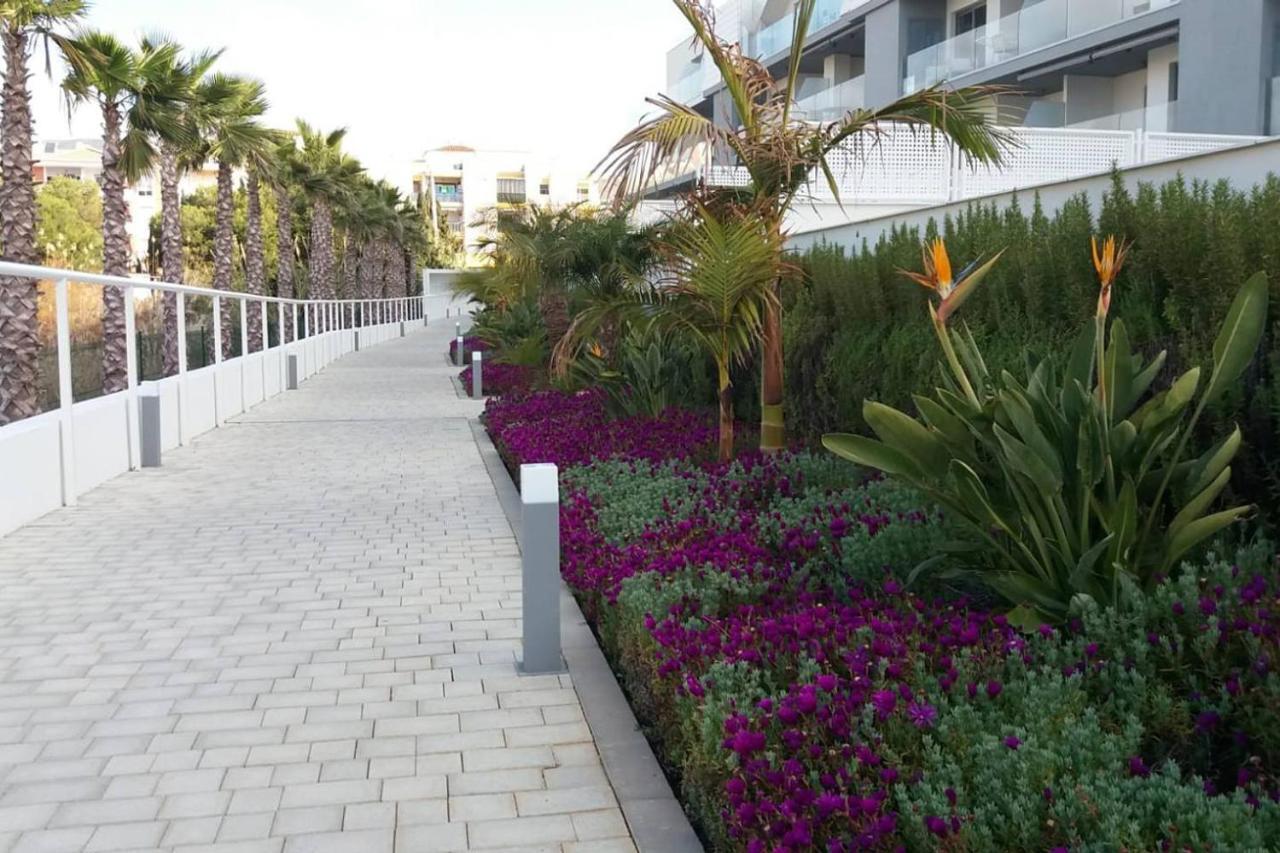 Apartamento En Primera Linea De Playa, Con Piscina Y Garaje En Torrox Costa Esterno foto