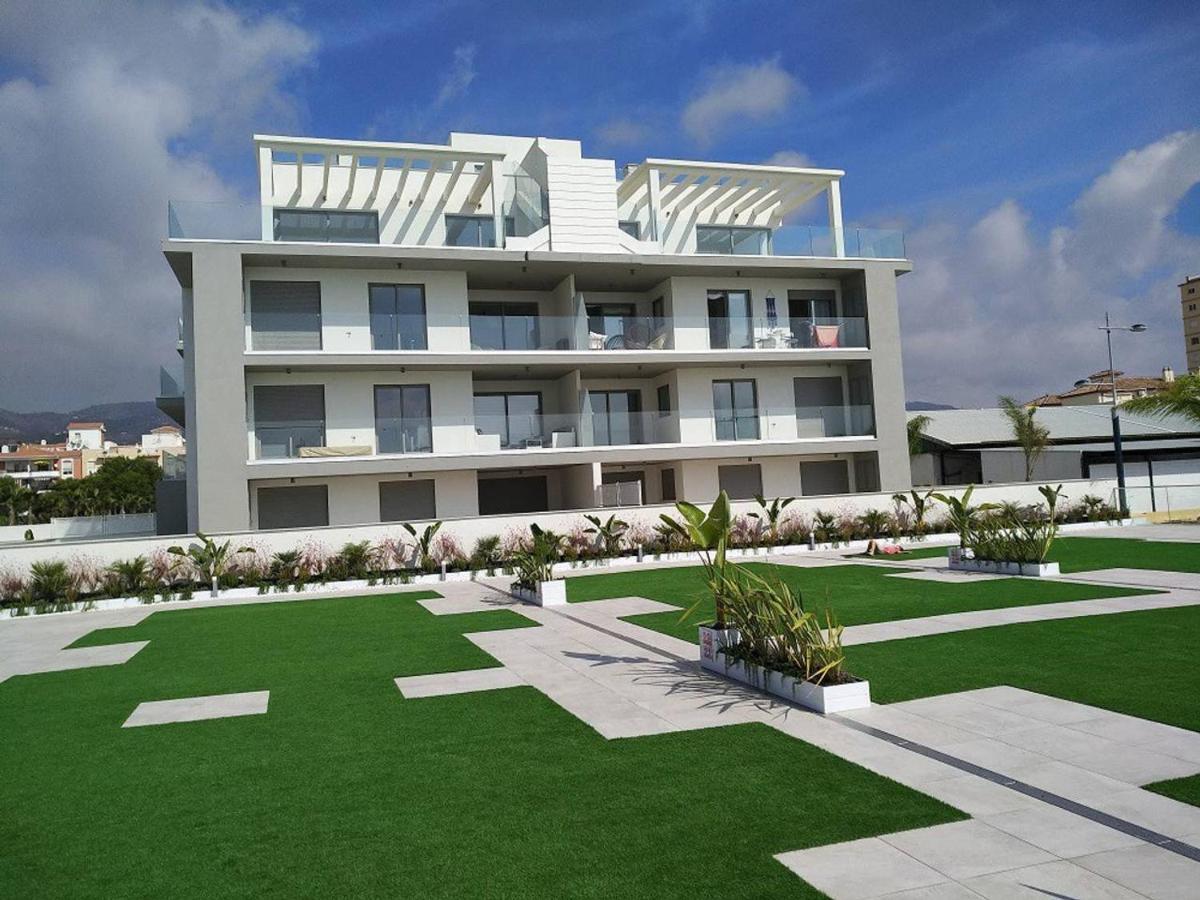 Apartamento En Primera Linea De Playa, Con Piscina Y Garaje En Torrox Costa Esterno foto